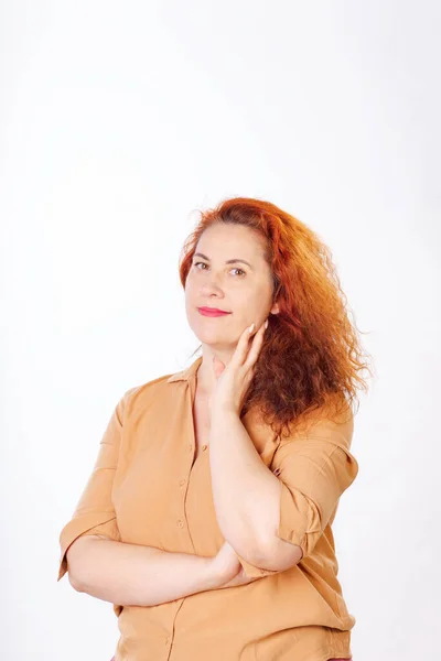 Retrato Facial Mujer Sonriente Sobre Fondo Blanco Modelo Tocando Cara —  Fotos de Stock