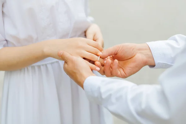 Hands Newlyweds Man Hand Puts Ring Wedding Ceremony Bride Hands — Stock Photo, Image