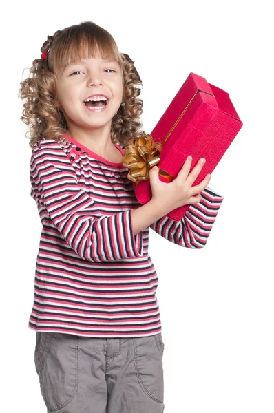 선물 상자를 들고 있는 어린 소녀 — 스톡 사진