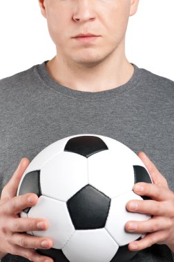 Klasik futbol topu ile adam