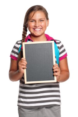 küçük yazı tahtası ile kız öğrenci