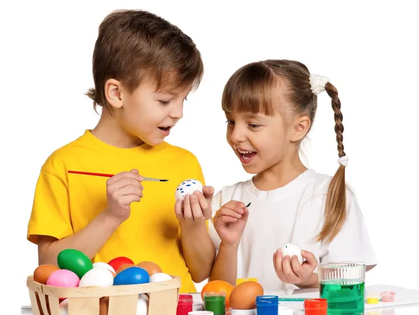 Enfants avec oeufs de Pâques — Photo