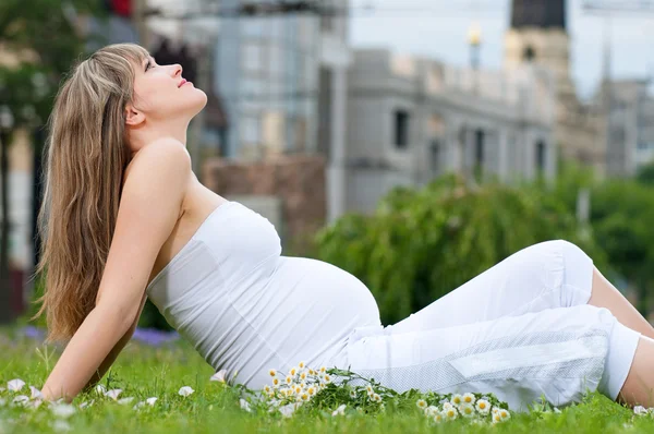 Mujer embarazada. — Foto de Stock