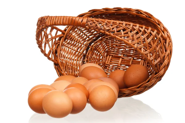 Eggs in wicker basket — Stock Photo, Image