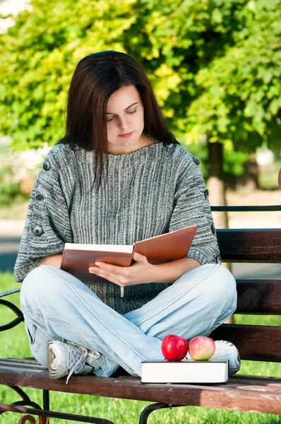 Kvinnlig student — Stockfoto