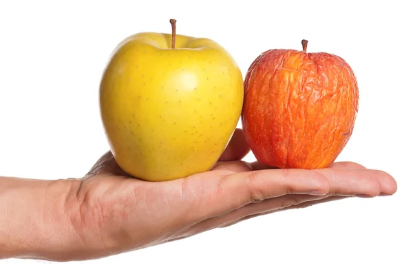 Hand med äpple — Stockfoto