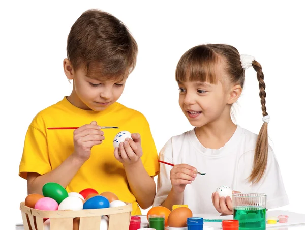 Barn med påskägg — Stockfoto