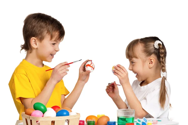 Enfants avec oeufs de Pâques — Photo