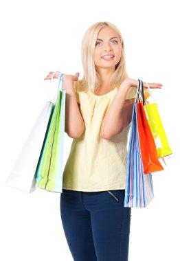 Alışveriş çantalı kadın.