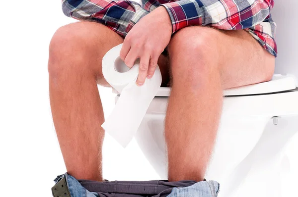 Muž na záchodové míse — Stock fotografie