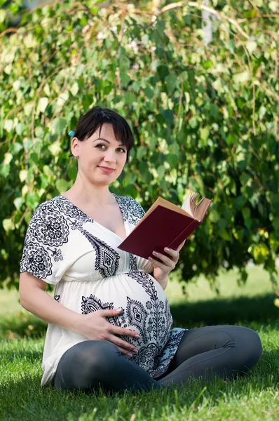 Kobieta w ciąży — Zdjęcie stockowe