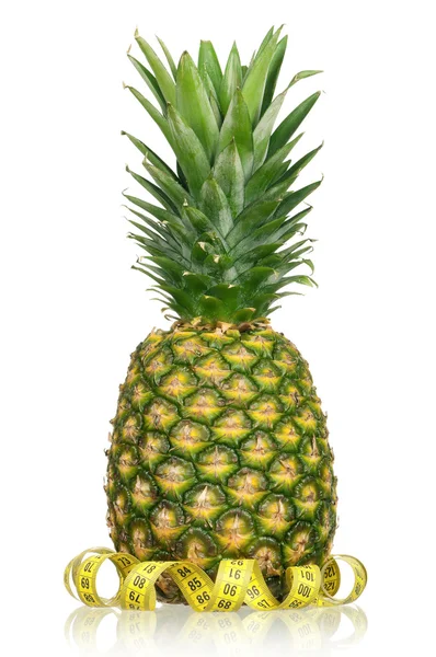 Ananas met een tape maatregel — Stockfoto