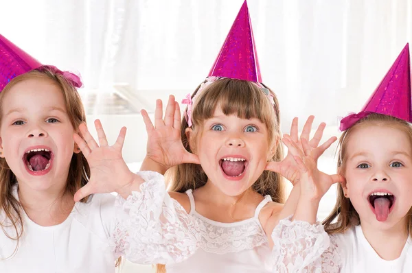 Små flickor på födelsedagsfest — Stockfoto