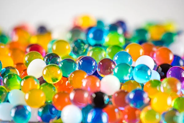 Perline d'acqua colorate Foto Stock