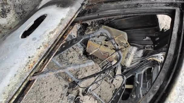Спалений автомобіль на війні — стокове відео