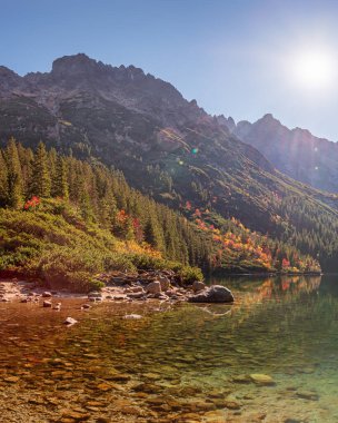 Tatra Ulusal Parkı, Polonya. Dağlar Morskie Oko Gölü ya da Sonbaharda Denizin Gözü. Güzel Tatras Manzarası.