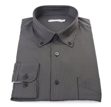 Beyaz arka plan üzerinde elbise gömlek