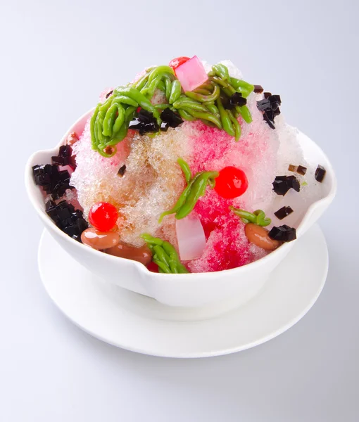 Ice kacang, dessert of shaved ice with icecream — Stock Photo, Image