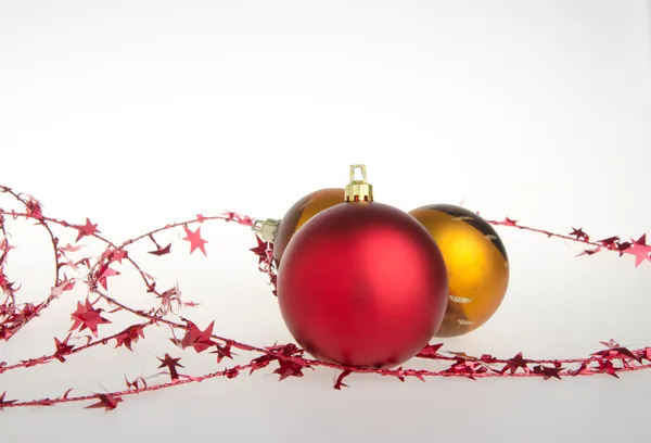 Bolas de Natal vermelho no fundo — Fotografia de Stock