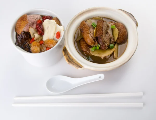 Tencerede, Çin yemeği stili tavuk ve ot çorbası. — Stok fotoğraf