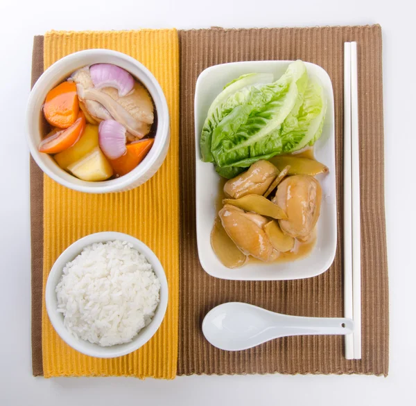 Chicken and herb soup in pot, Chinese food style. — Stock Photo, Image