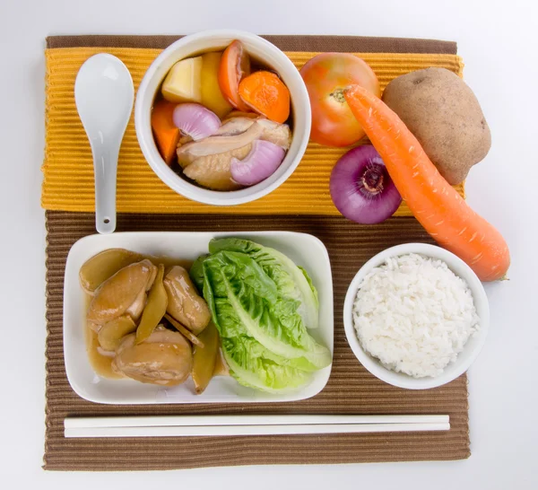 Chicken and herb soup in pot, Chinese food style. — Stock Photo, Image