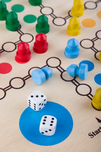 Jogo de tabuleiro colorido — Fotografia de Stock