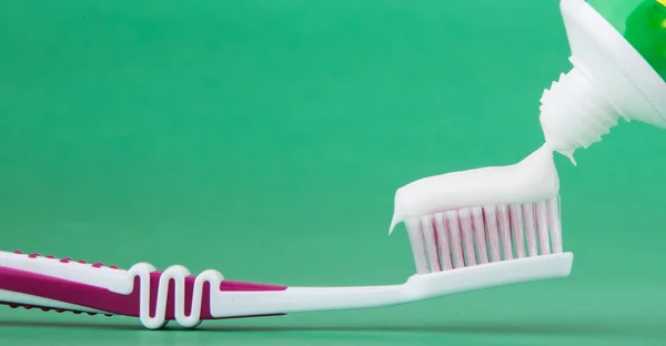 Escova de dentes com pasta de dentes — Fotografia de Stock