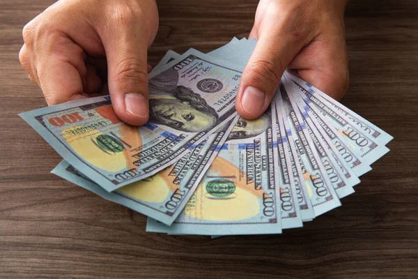 Man Räknar Sedlar Pappersdollar 100 Usd Dollar Sedlar Händerna Nära — Stockfoto