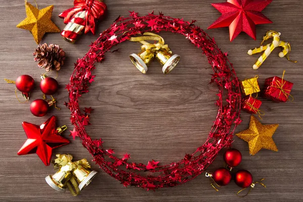 Composición Navideña Regalos Navidad Decoraciones Sobre Fondo Madera Asiento Plano — Foto de Stock