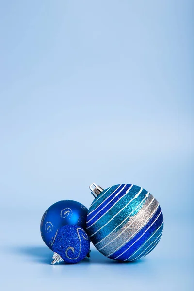 Kerstcompositie Kerstgeschenken Decoraties Blauwe Achtergrond — Stockfoto