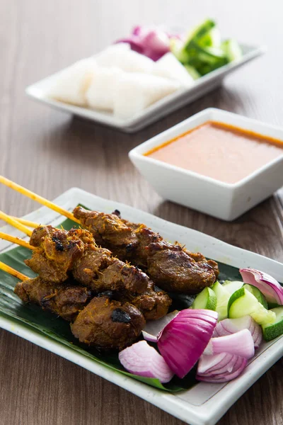 Satay Carne Malaya Con Deliciosa Salsa Maní Comida Famosa Sudeste —  Fotos de Stock