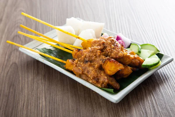 Malaio Satay Frango Com Molho Amendoim Delicioso Comida Famosa Sudeste — Fotografia de Stock