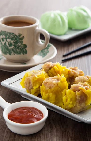 Siu Mai 中華蒸し竹蒸し器で豚肉餃子 — ストック写真