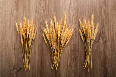 Spikelets buğday eski ahşap tablo