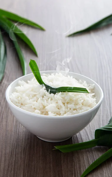 Arroz Cocido Con Pandan Aromático Sobre Fondo Madera — Foto de Stock