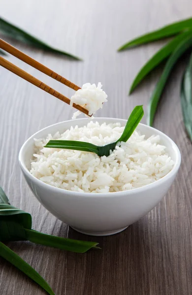 Arroz Cocido Con Pandan Aromático Sobre Fondo Madera — Foto de Stock