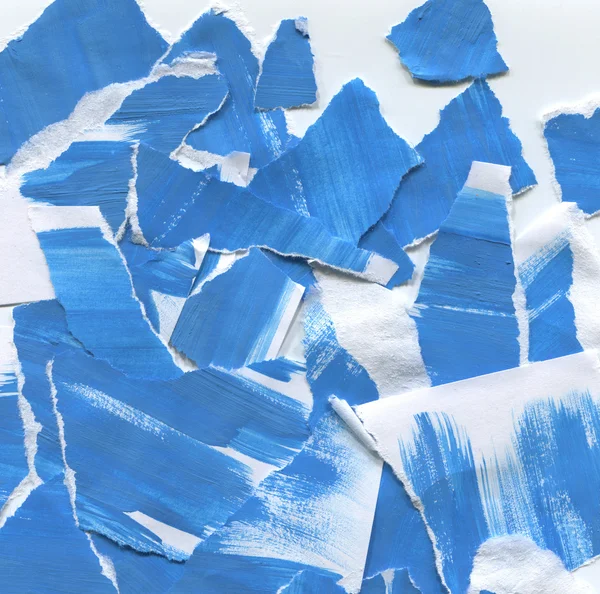 塗装と引き裂かれた青い紙の抽象的な背景 — ストック写真