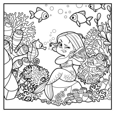 Küçük tatlı deniz kızı bir taşın üzerinde oturuyor ve beyaz arka planda izole edilmiş renkli sayfa için çizilmiş bir tarakla karışık saçlarını tarıyor.