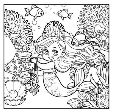 Mercan tacı takmış şirin küçük deniz kızı mercan ve alg zeminli deniz tabanının boyama sayfası için özetlenmiş uzun inci bir kolye tutuyor.