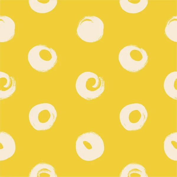 黄底上抽象圆形纹理黄刷笔划的无缝图案 — 图库矢量图片
