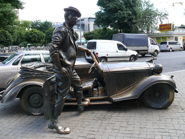 Moskau, Russland - 27. Juni 2008: Sommertag. Denkmal von Juri Nikulin auf jun — Stockfoto