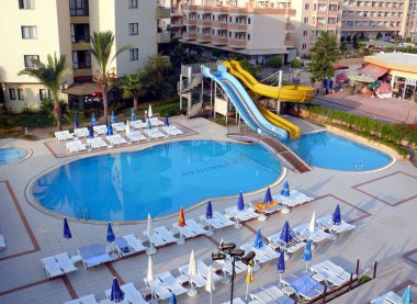 Alanya, Türkiye - 02 Eylül 2008: kimse otel havuzunda 02 Eylül 2008 aydinbey otel, Alanya, Türkiye içinde yüzmek
