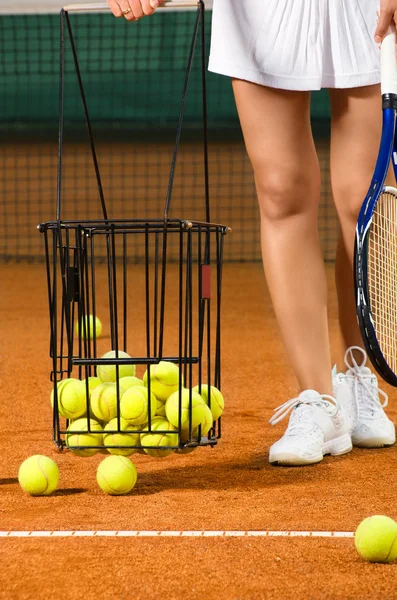 Jugadora entrenando tenis — Foto de Stock