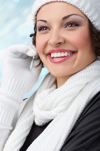 Beautiful young girl in her winter warm clothing — Stock Photo, Image