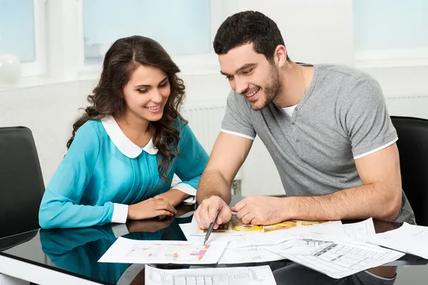 Couple is considering future apartment design — Stock Photo, Image