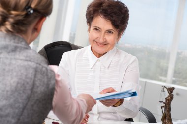 avukat onun iş yeri