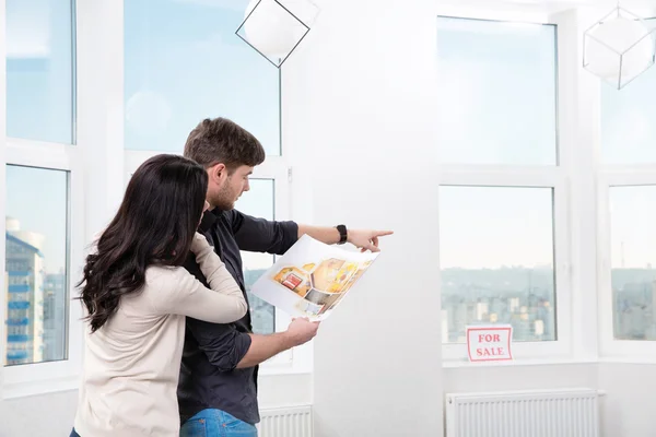 Couple in searching the real estate for a purchase — Stock Photo, Image