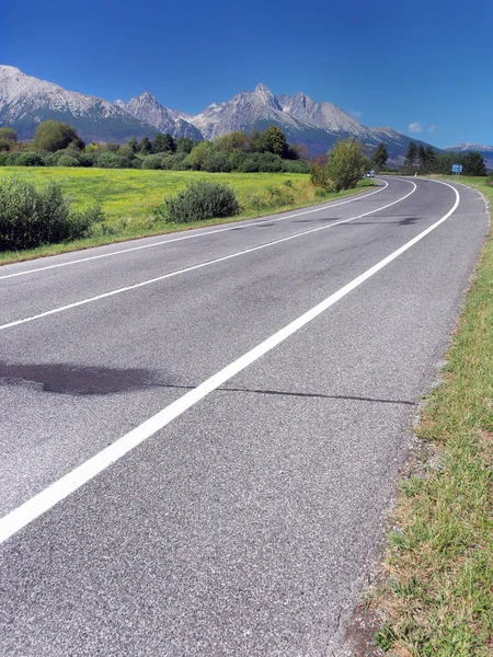 Vägen till höga tatras i sommar — Stockfoto