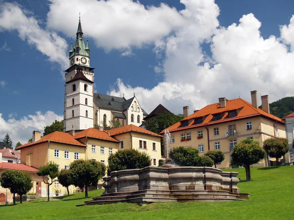 Church and fountain in Kremnica — Stock Photo, Image